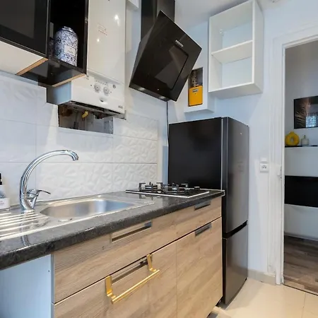 Luxury Apartement-near Paris , Metro , Restaurant&bakery Downstairs , 4 Sleeps ,free Wifi Appartement *